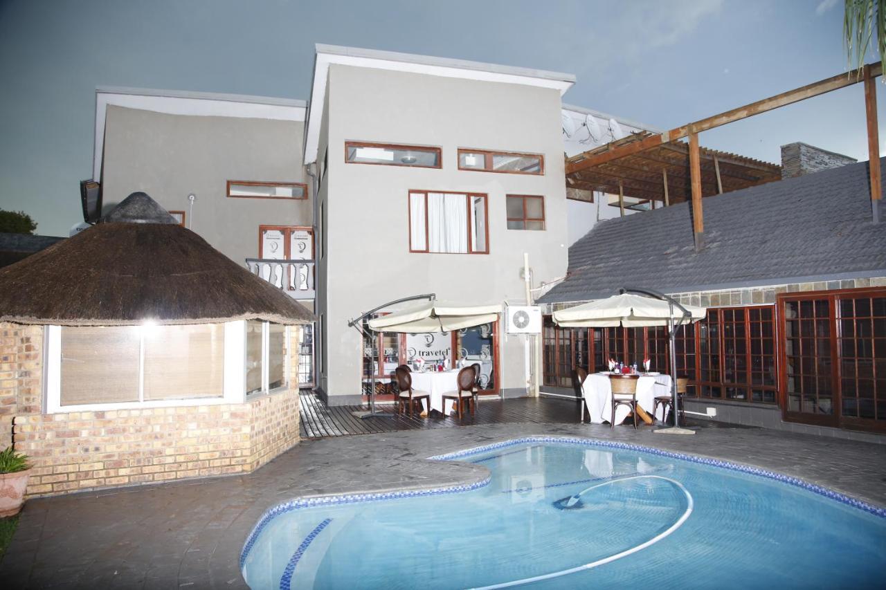 Hotel Travetel Or Tambo Airport Kempton Park Exterior foto