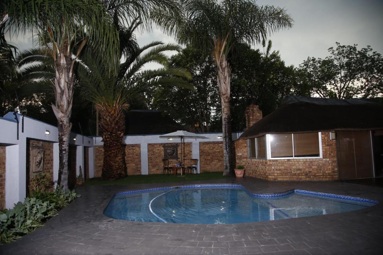 Hotel Travetel Or Tambo Airport Kempton Park Exterior foto